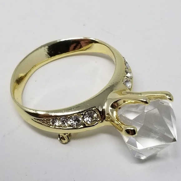 AJC Engagement Ring Brooch Pin Gold Tone Rhinestones Acrylic Retro Oversize Vtg - Picture 9 of 12